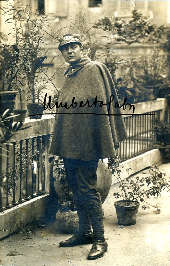 Cartolina di Umberto Saba, ritratto in uniforme, a Aldo Fortuna datata Casalmaggiore, 20 settembre 1915 > coll. Archivio Fortuna - Fondo Saba