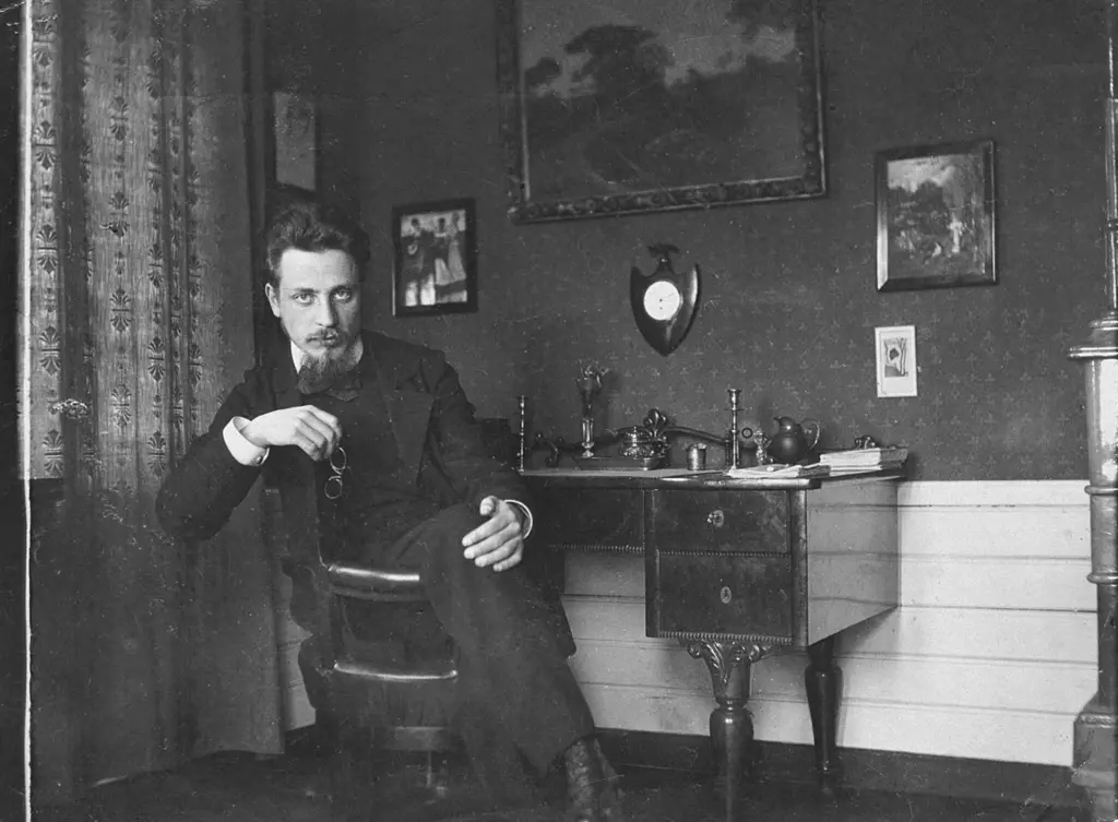 Rilke alla scrivania a Westerwede, 1910 - coll. DLA Marbach - ph. Lou Andreas-Salomè