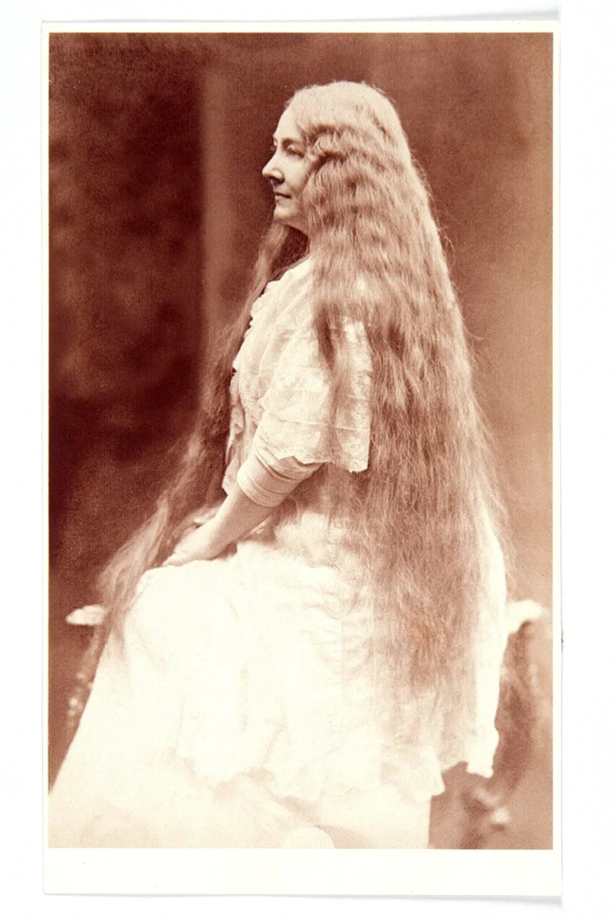 Livia Veneziani Svevo con i capelli sciolti, 1905 ca. (riprod.) > coll. Museo Svevo – Fondo fotografico