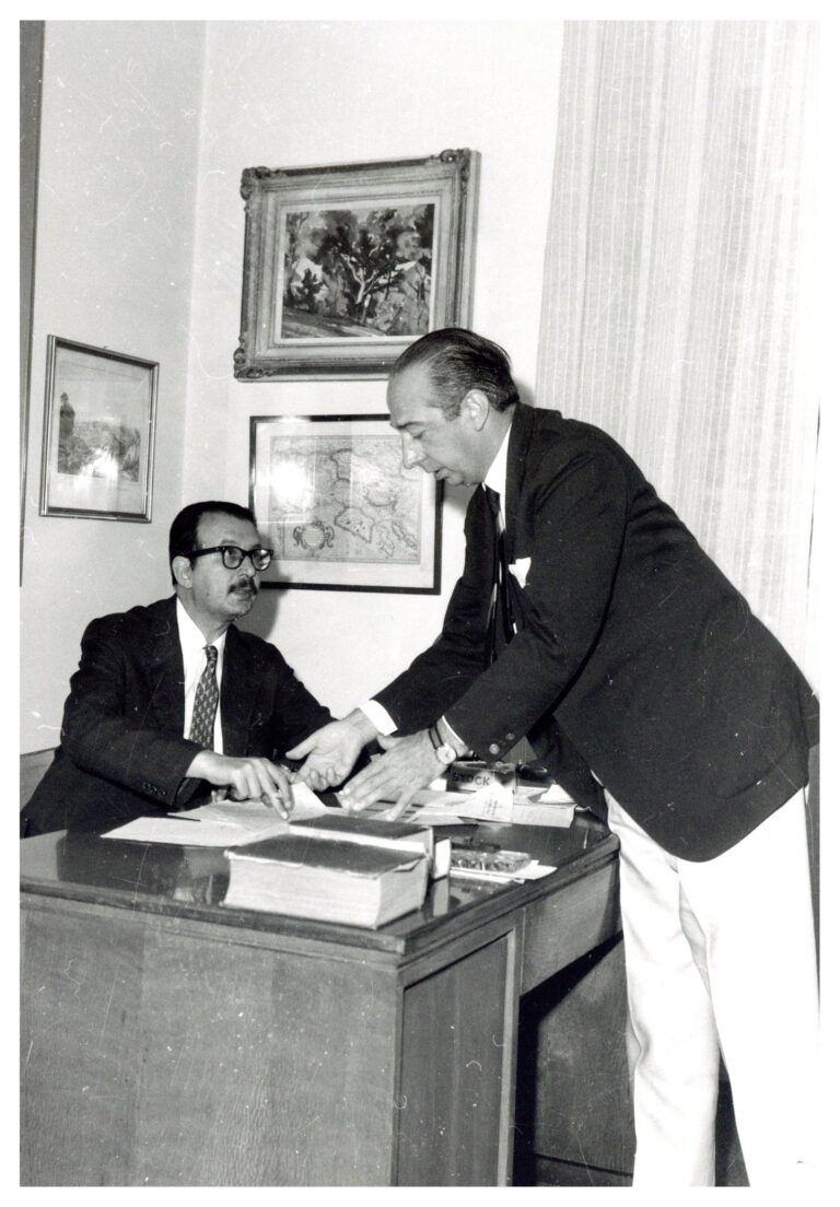 Giornalfoto, Trieste Mariano Faraguna e Lino Carpinteri presso la sede del “Piccolo” negli anni ‘70 Civico Museo Teatrale Carlo Schmidl, Trieste