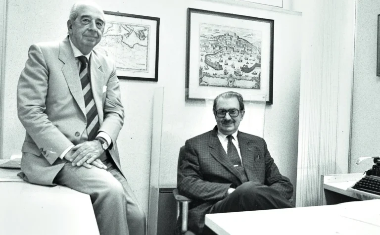 Carpinteri e Faraguna presso la sede del quotidiano “Il Piccolo” fra la fi ne degli anni ‘80 e i primi anni ‘90 Teatro Stabile La Contrada, Trieste